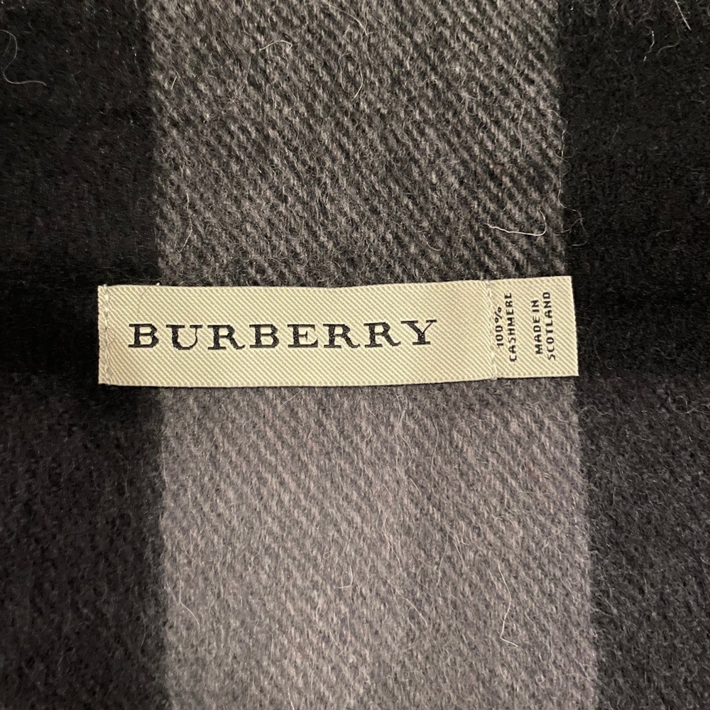 Burberry scarf - Picture 4 of 6